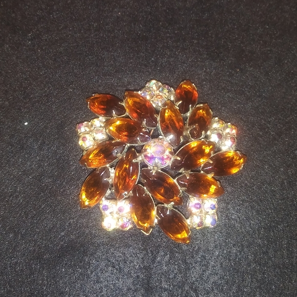 Vintage jeweled brooch - Picture 1 of 2